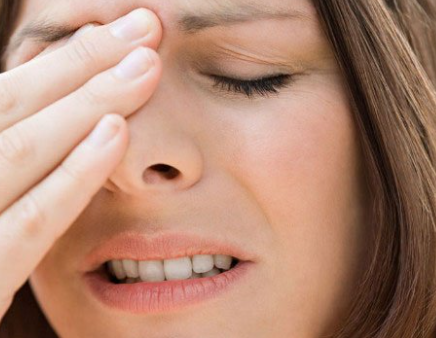 druk op neusbrug door stress symptomen