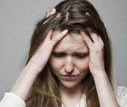 spiertrekking gezicht door stress symptomen