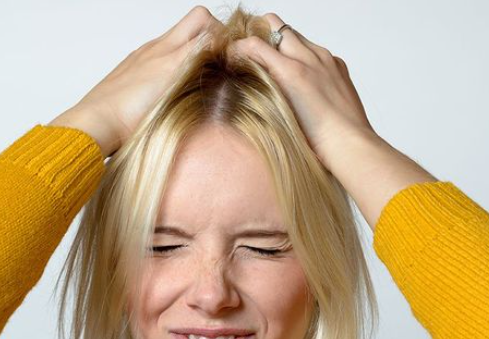 wondjes hoofdhuid stress symptomen